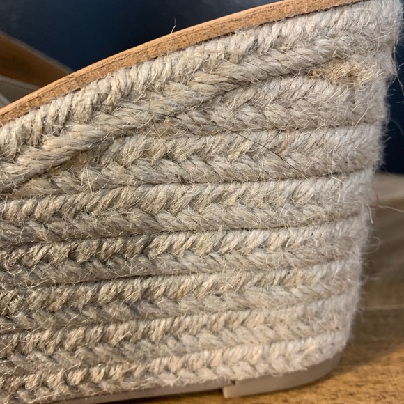 Dolce Vita Platform Sandals - Picture 8 of 9